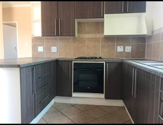 2 BEDROOM APARTMENT FOR SALE IN MOOIKLOOF RIDGE ESTATE